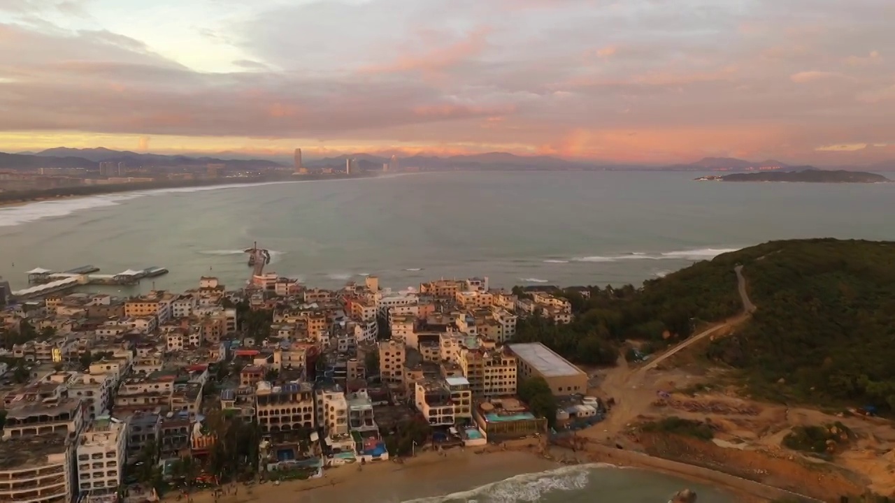 三亚皇后湾的夕阳，海滩，美丽夕阳，后海村，三亚，海边风景视频素材