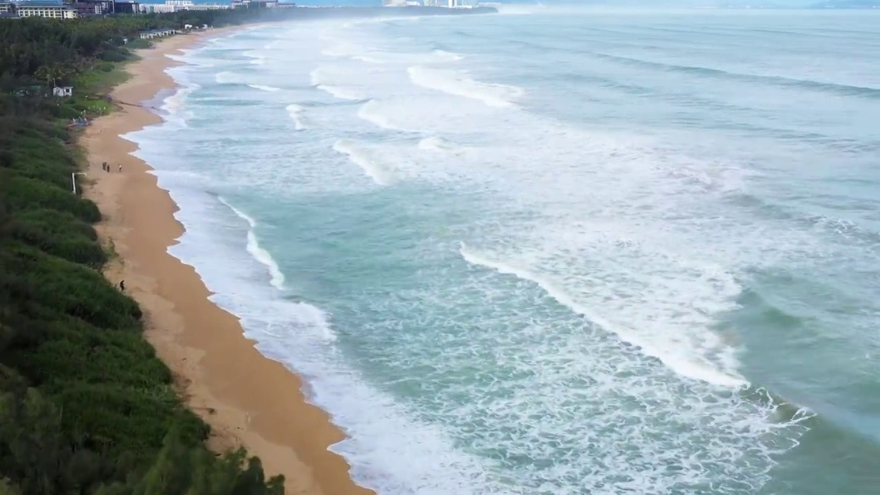 海滩，后海村，三亚，海边风景，海浪，美丽海岸线视频素材