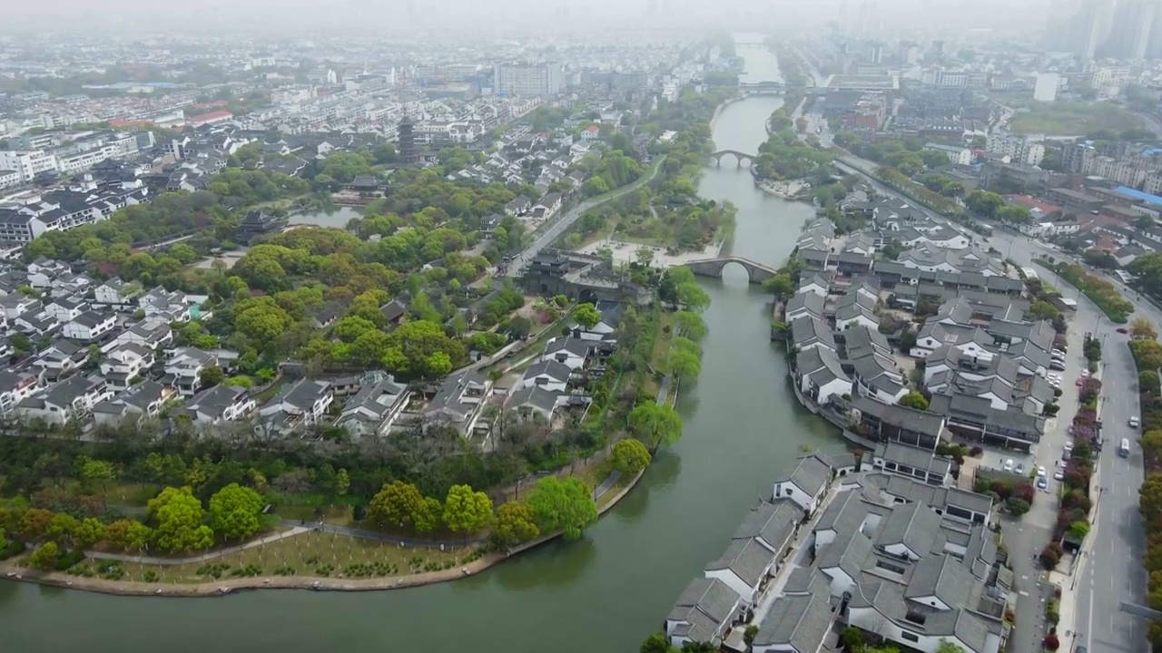 航拍苏州盘门运河两岸古民居视频素材