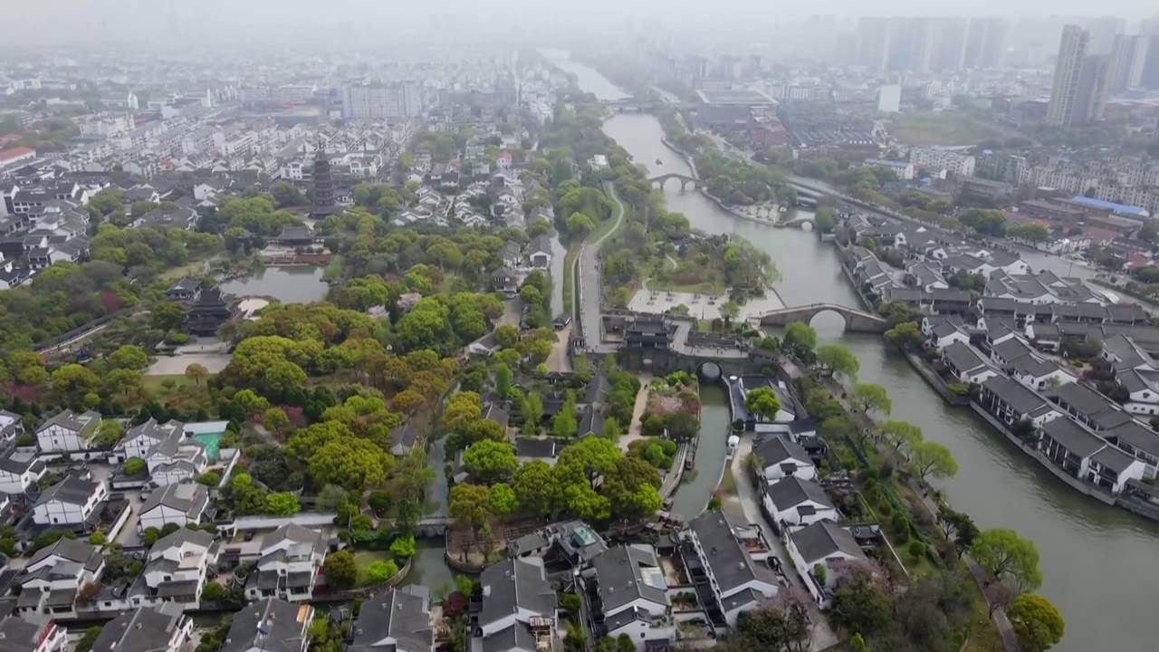 航拍苏州盘门运河两岸古民居视频素材