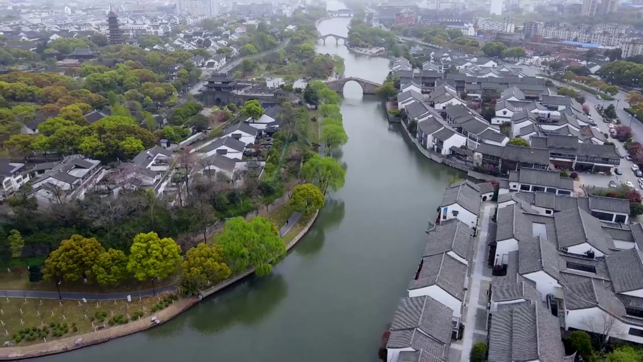 航拍苏州盘门运河两岸古民居视频素材