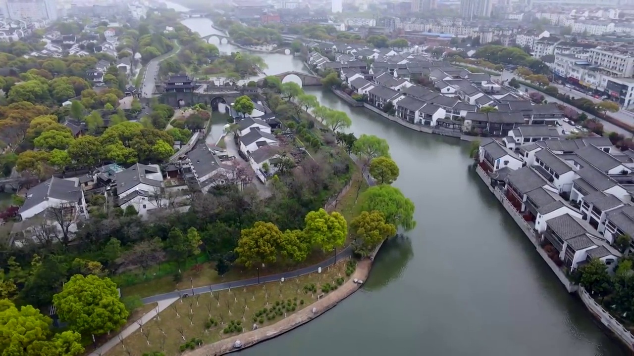 航拍苏州盘门运河两岸古民居视频素材