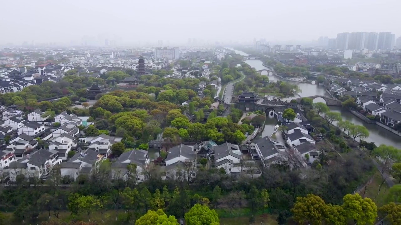 航拍苏州盘门运河两岸古民居视频素材