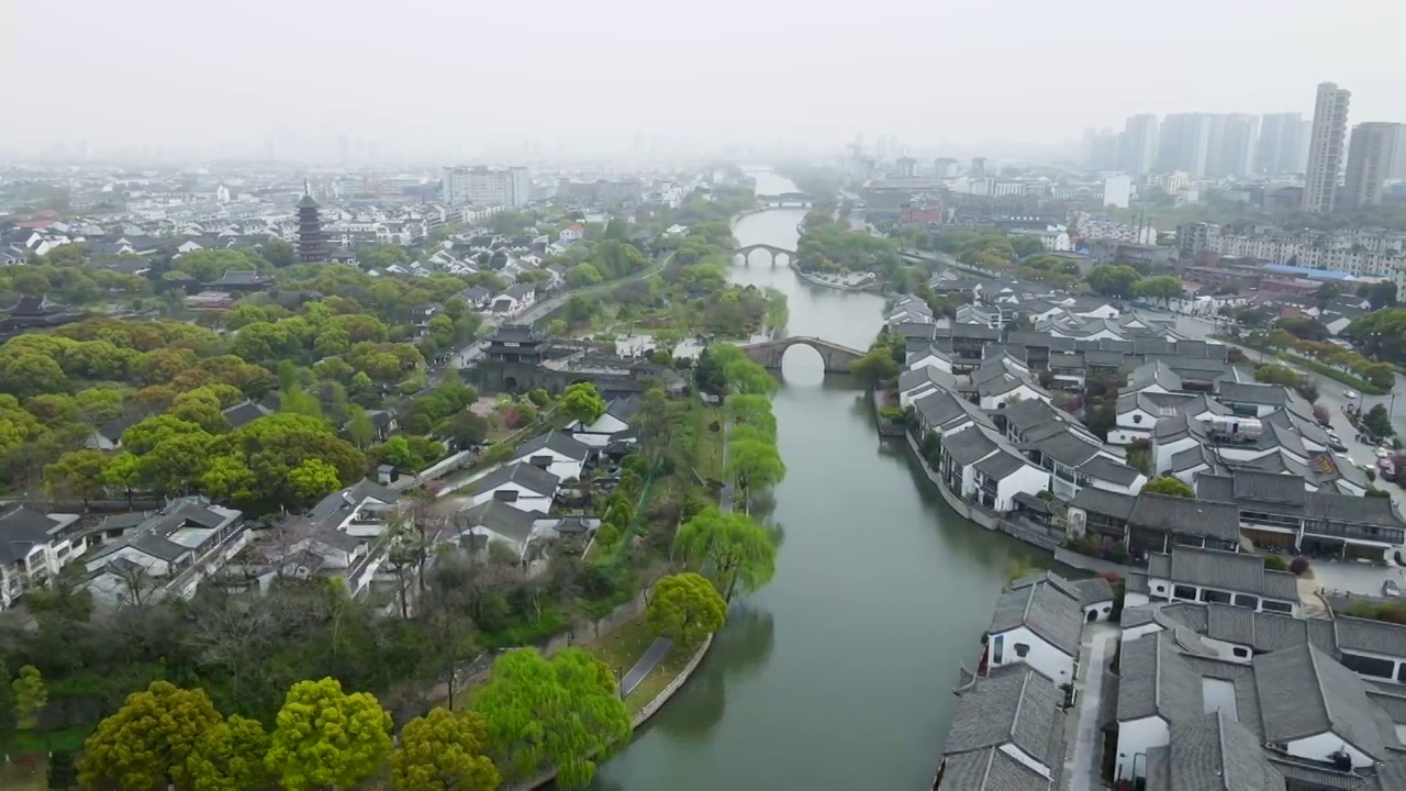 航拍苏州盘门运河两岸古民居视频素材