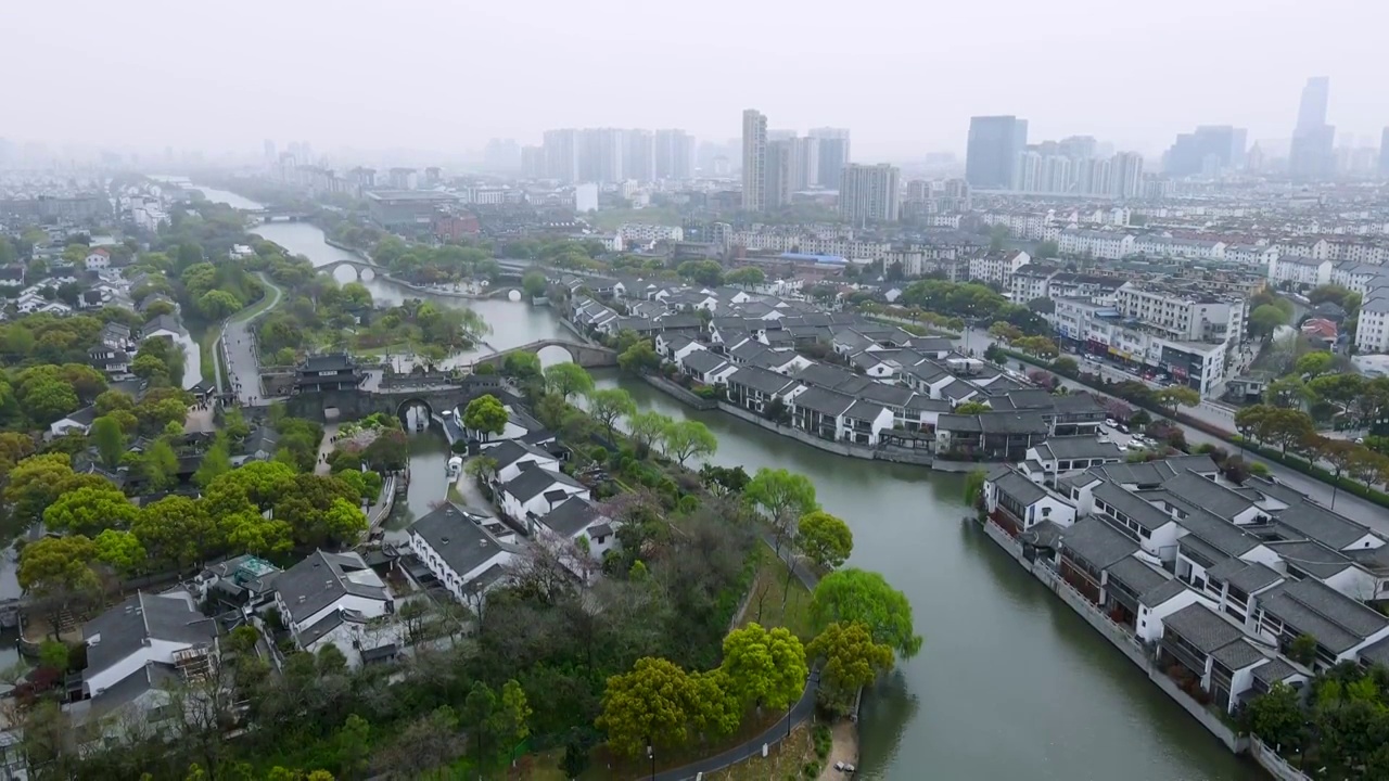 航拍苏州盘门运河两岸古民居视频素材