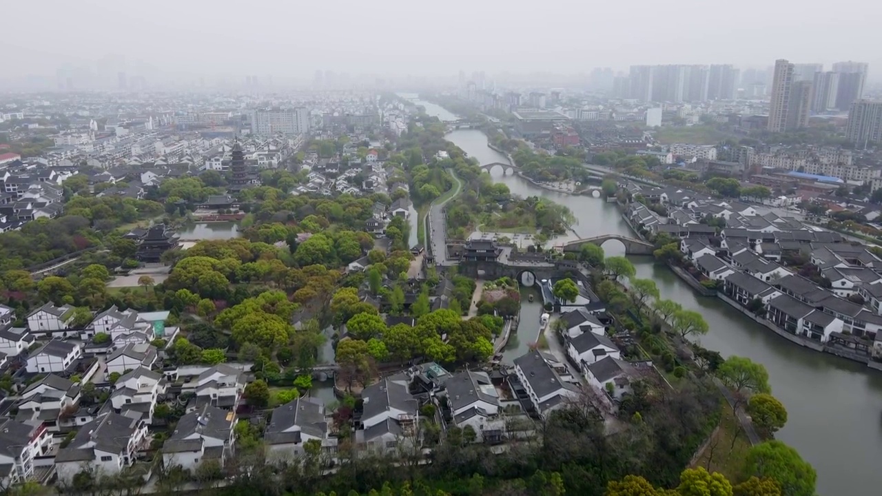 航拍苏州盘门运河两岸古民居视频素材