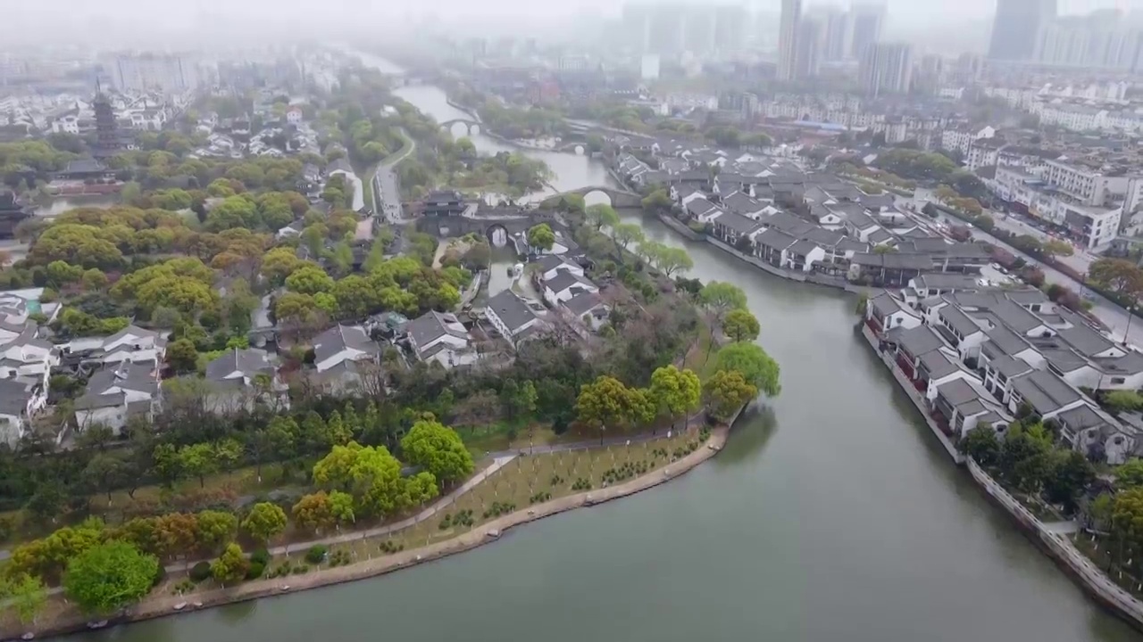 航拍苏州盘门运河两岸古民居视频素材