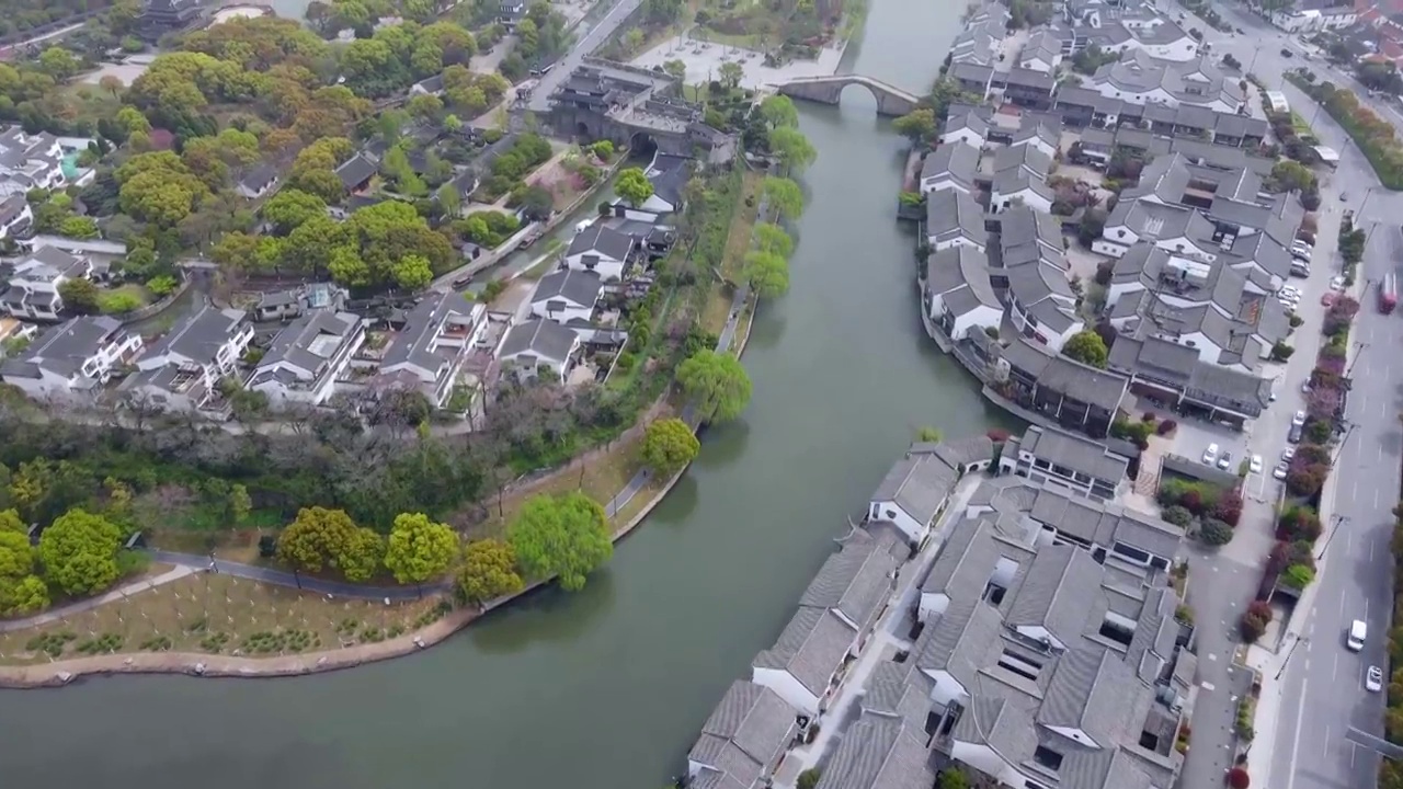 航拍苏州盘门运河两岸古民居视频素材