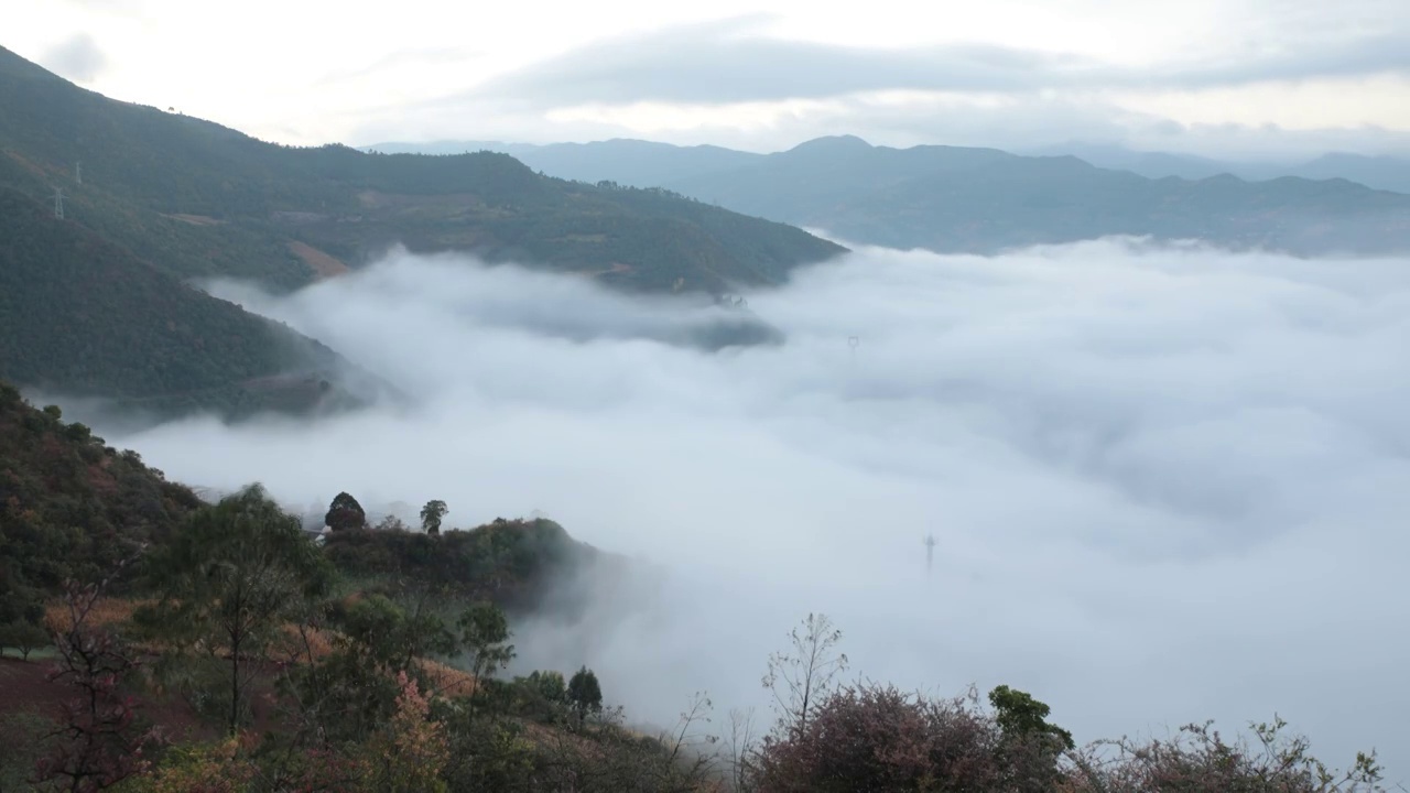 云海延时摄影素材  云南大理中国道教名山巍宝山封川山视频素材