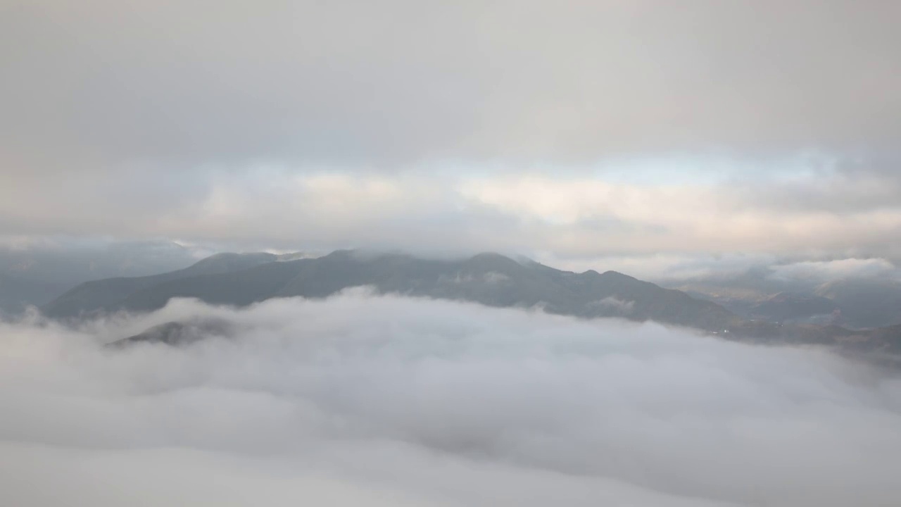 云海延时摄影素材  云南大理中国道教名山巍宝山封川山视频素材