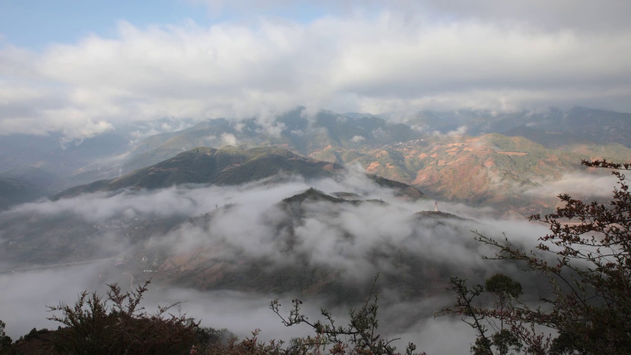 云海延时摄影素材  云南大理中国道教名山巍宝山封川山视频素材