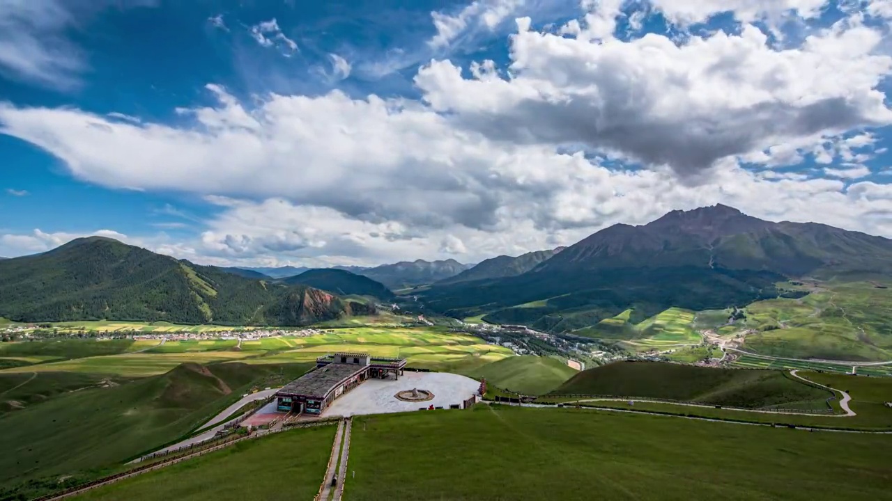 中国青海海北祁连县卓尔山风景区夏日流云美景视频素材