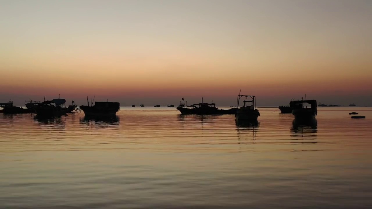 湛江仙裙岛渔港日落余晖视频素材