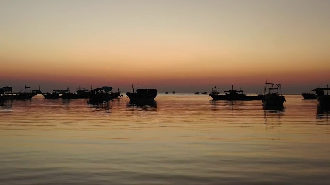 湛江仙裙岛渔港日落余晖视频素材