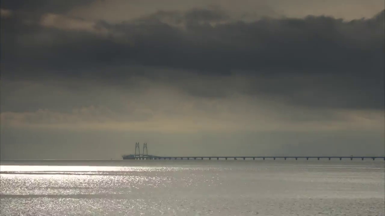 港珠澳大桥日出流云翻滚视频素材