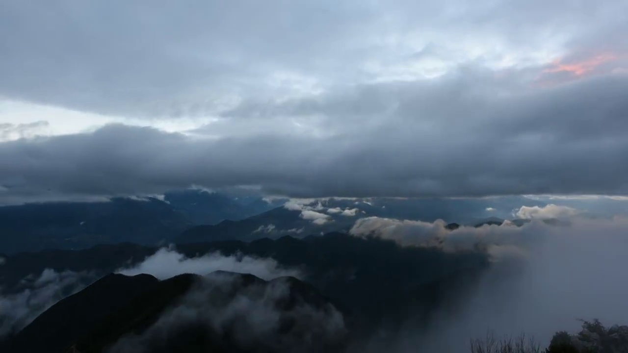 望霞云飞扬视频下载