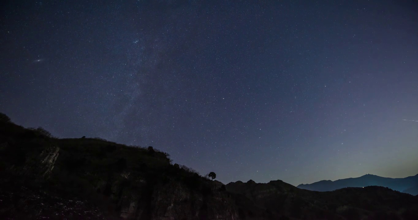 房山蒲洼山谷冬夜银河延时视频素材