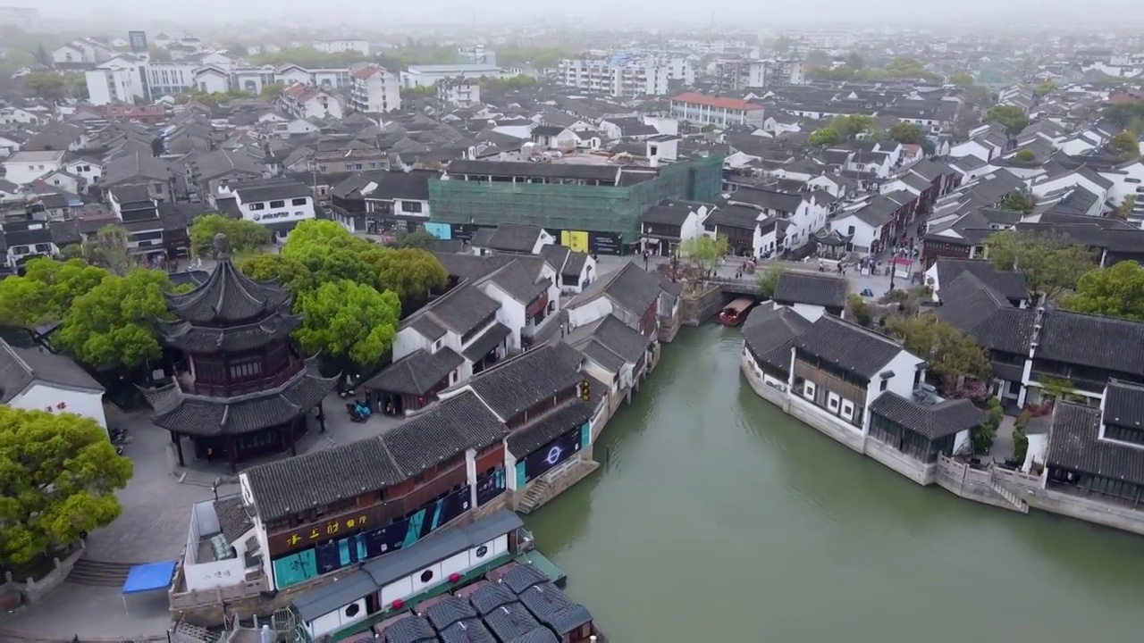 航拍苏州山塘古镇风光全景大画幅视频素材