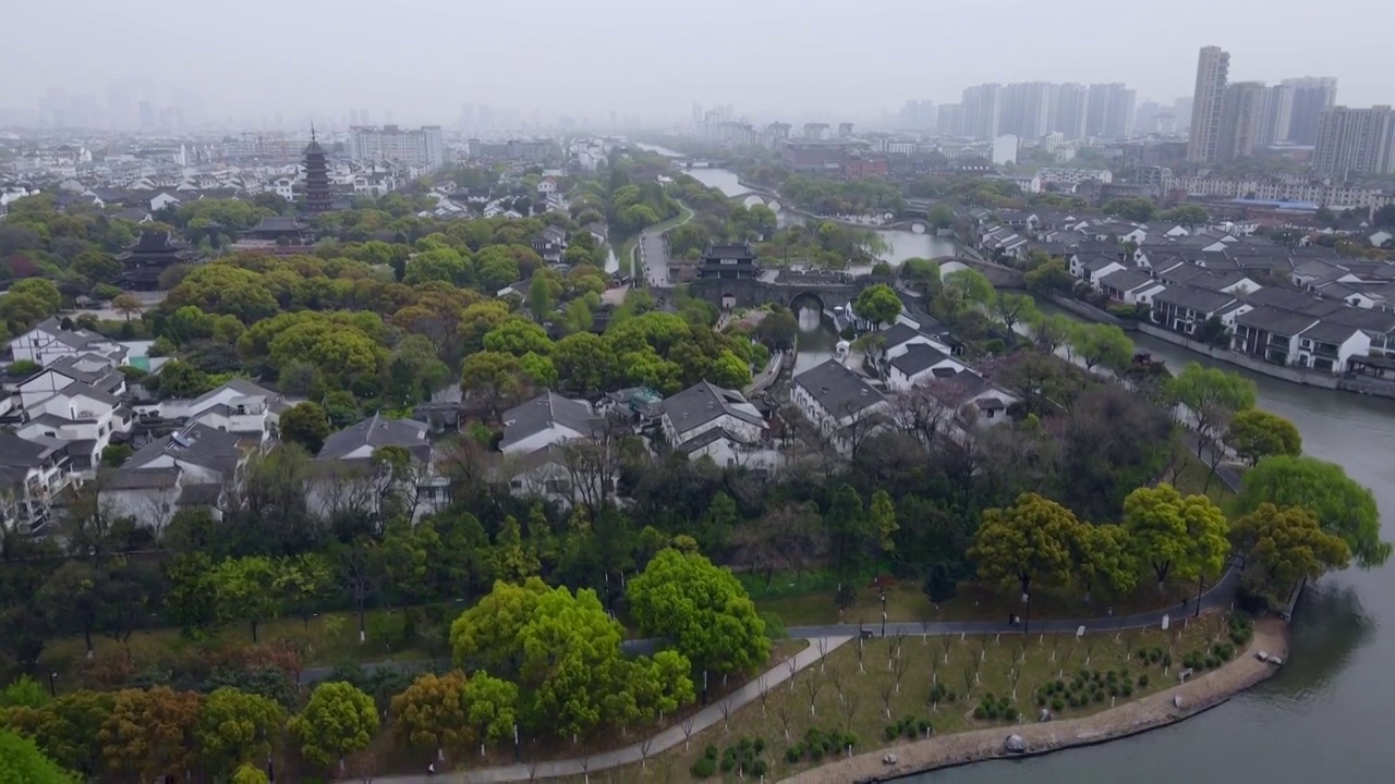 航拍苏州山塘古镇风光全景大画幅视频素材