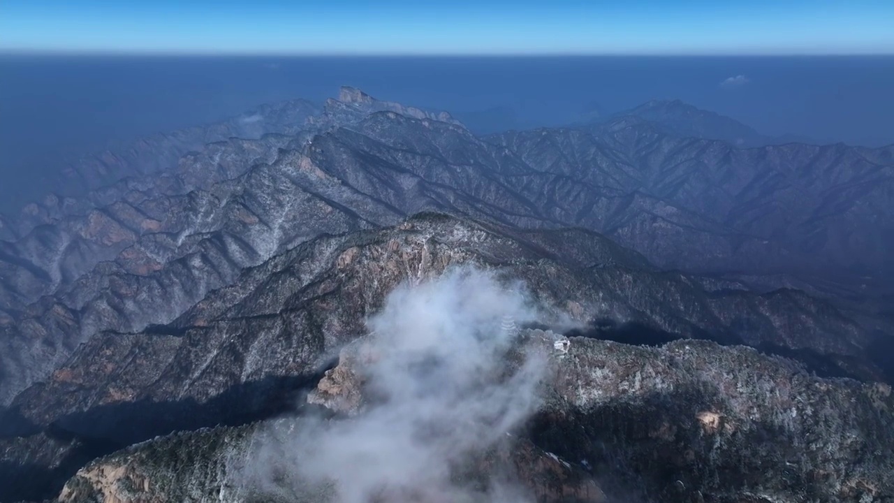 河南洛阳白云山云海雪山雾凇航拍视频素材