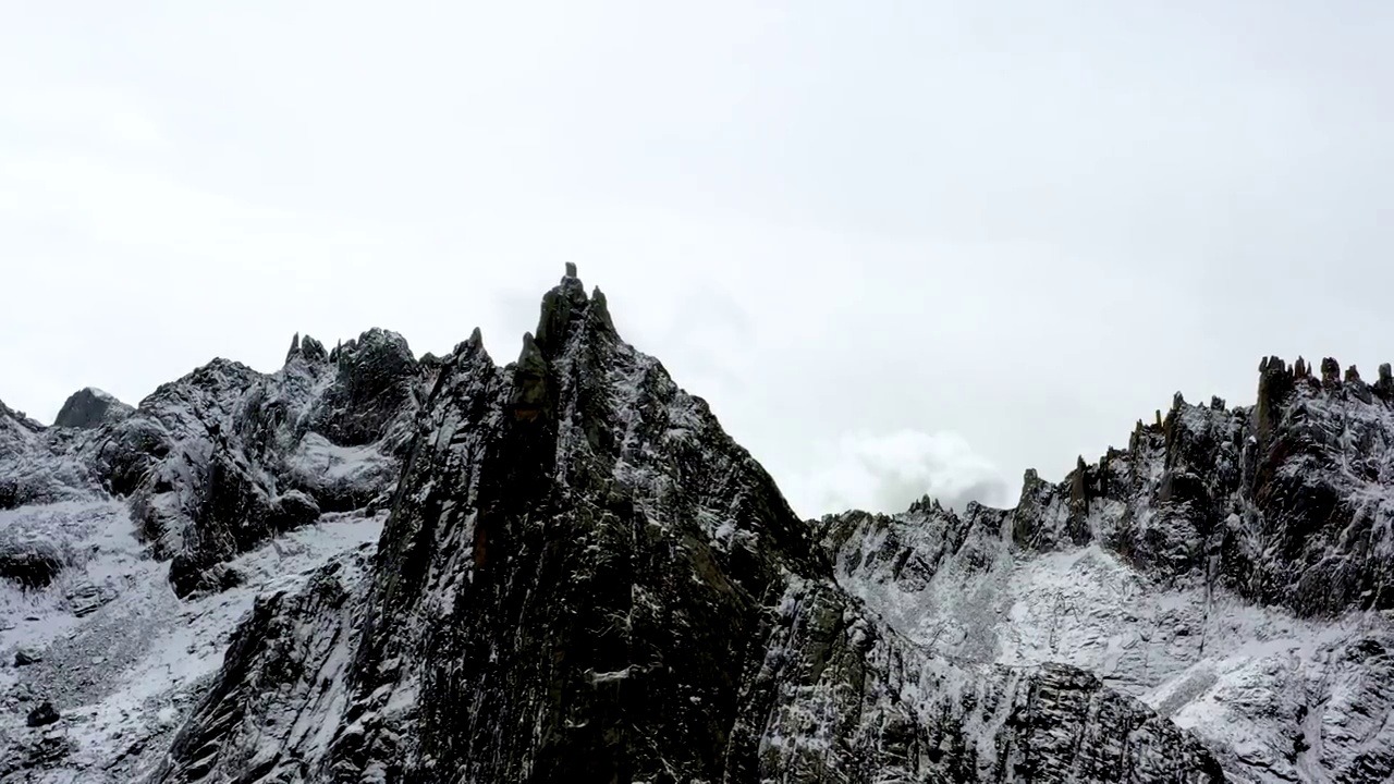 航拍藏区十大神山莲宝叶则视频素材