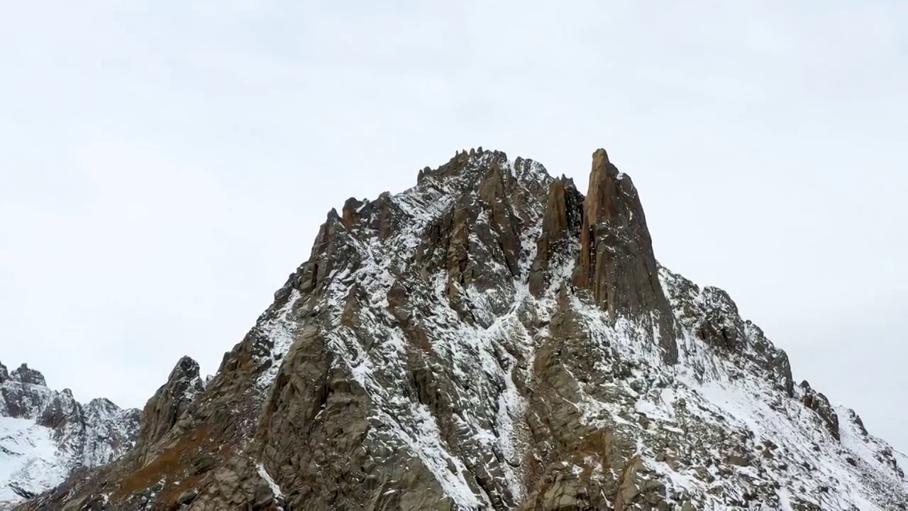 航拍藏区十大神山莲宝叶则视频素材