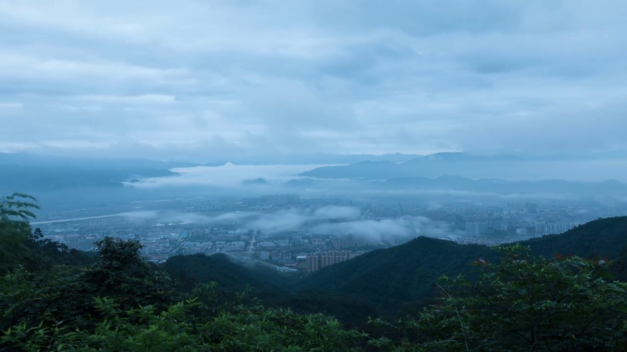 雾里丽水城视频素材