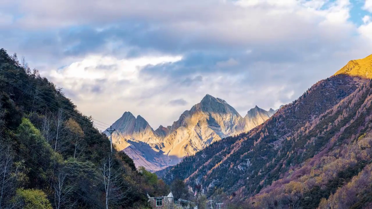 四姑娘山日照金山视频素材