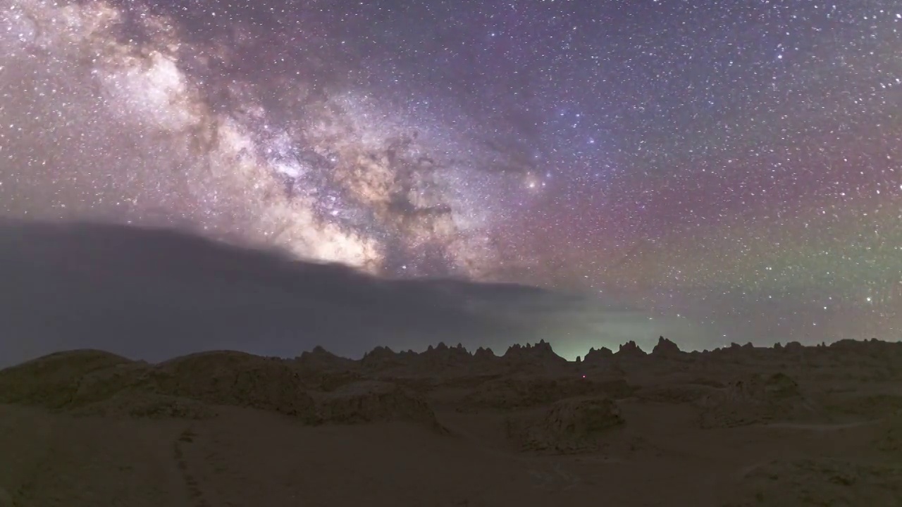 青海鄂博梁丹霞地貌银河星空视频素材