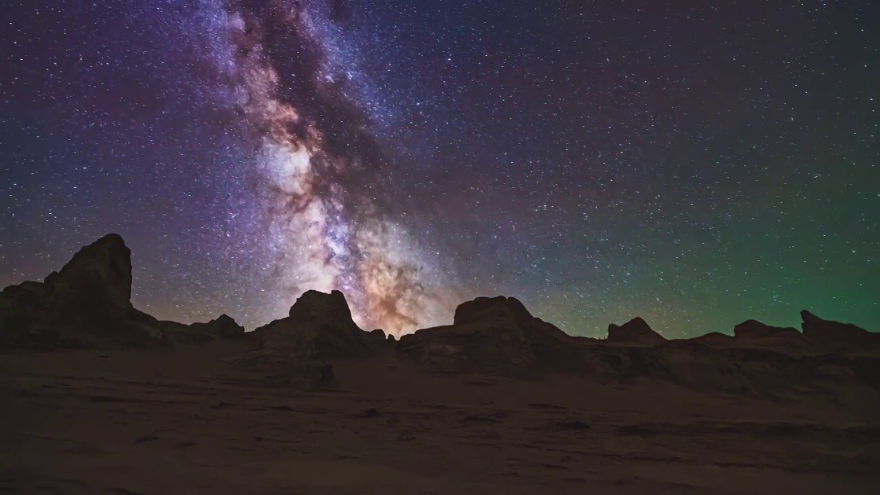 青海鄂博梁丹霞地貌银河星空视频素材