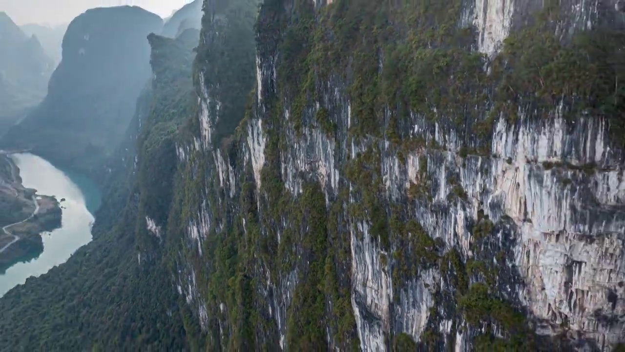 贵州荔波捞村，峰林中的峡谷乡村，冬季风光视频素材