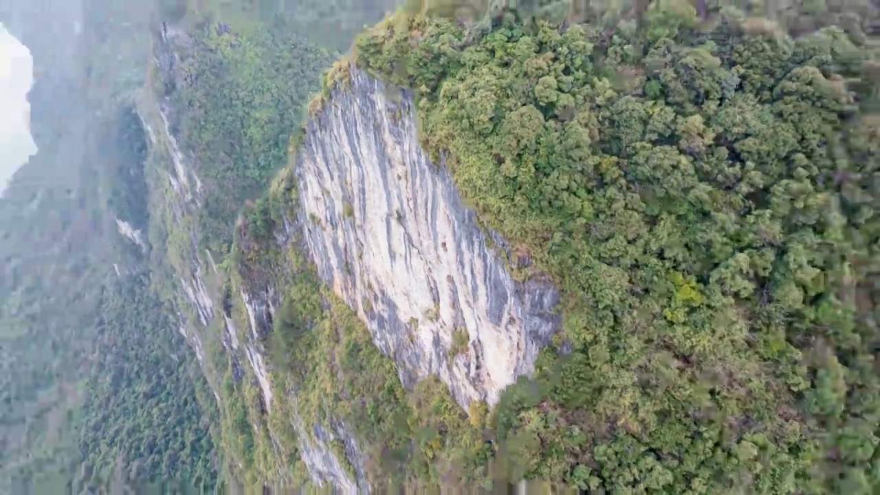 贵州荔波捞村，峰林中的峡谷乡村，冬季风光视频素材