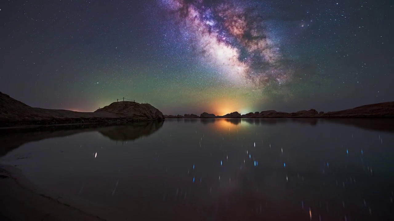 青海，水上雅丹，银河星空倒影视频素材