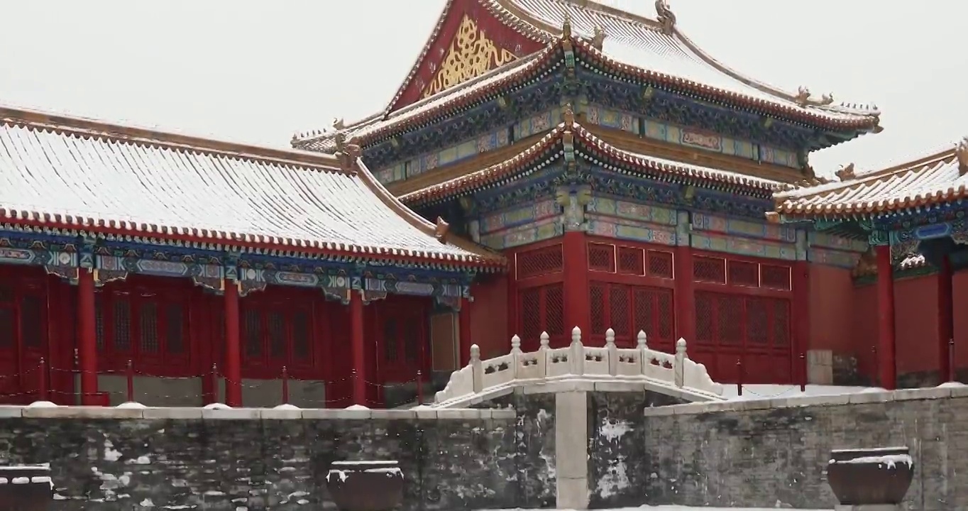 北京故宫雪景，紫禁城，全景，建筑外部，雪，雪花，大雪，小雪，中国元素，红墙，窗户，屋顶，节气，宫殿视频素材