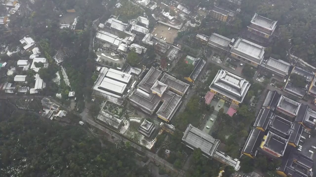 杭州灵隐寺雪景航拍视频素材