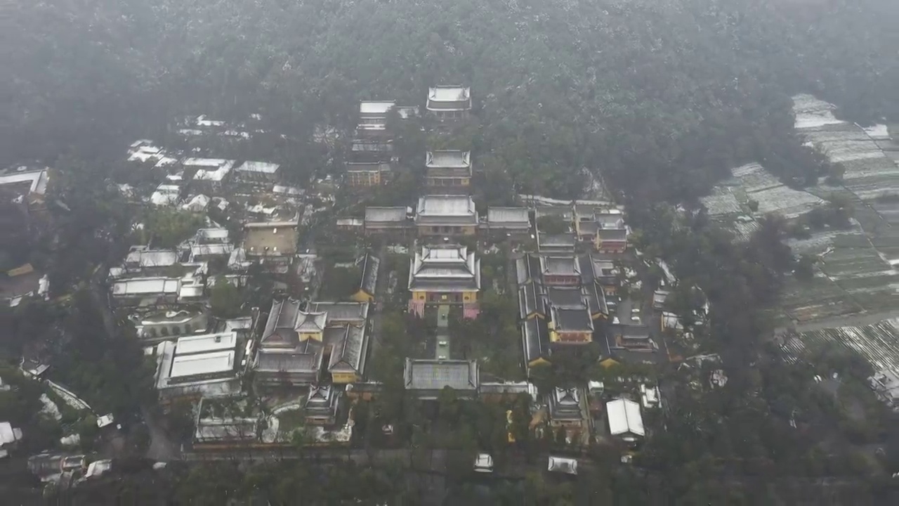 杭州灵隐寺雪景航拍视频素材