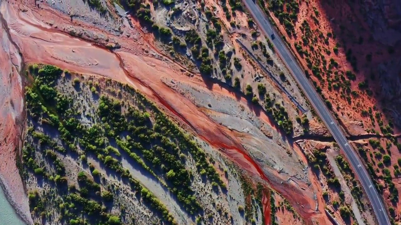 航拍中国新疆独库公路库车河与库车天山大峡谷视频素材