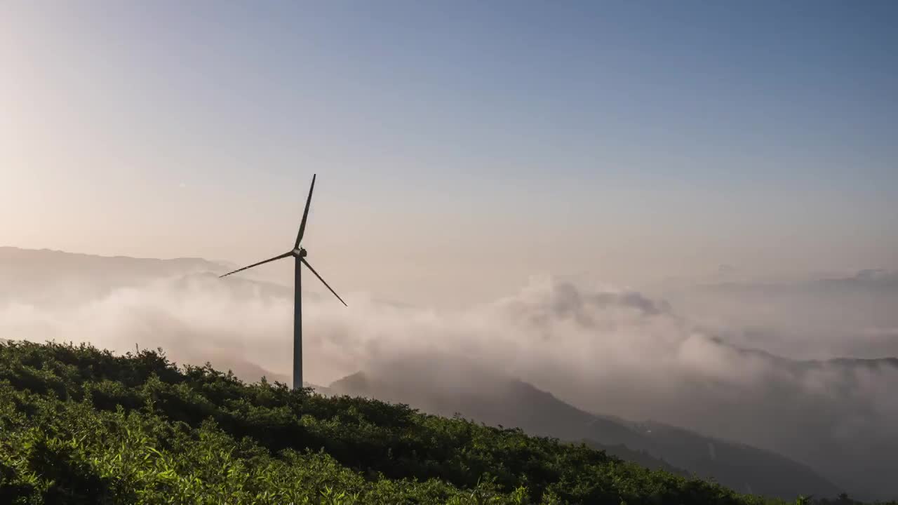 重庆市寺院坪草原风车风力发电站日出云海延时视频视频素材