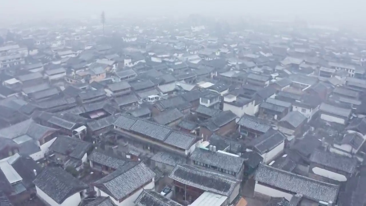 云南丽江古城白沙古镇雪天航拍视频素材