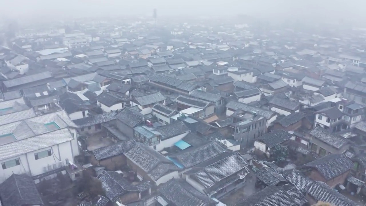 云南丽江古城白沙古镇雪天航拍视频素材