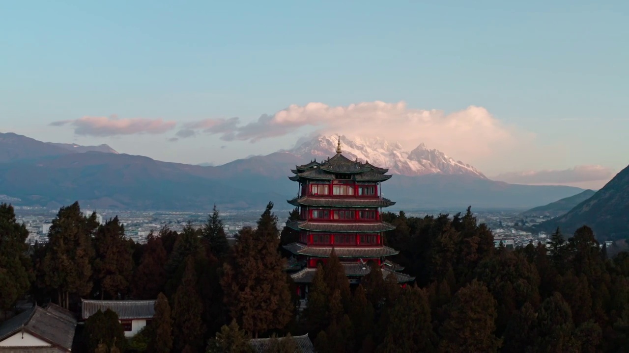 云南丽江古城玉龙雪山日出航拍视频素材