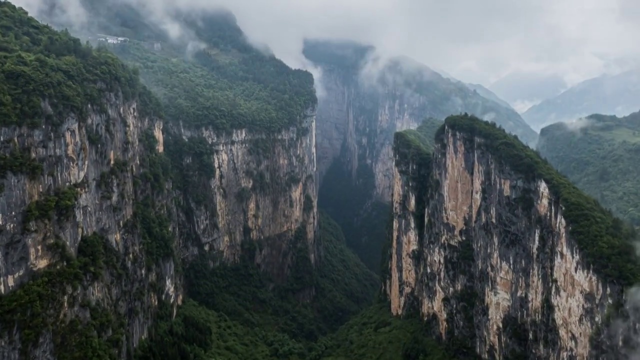 航拍重庆市奉节巫山区旱夔门云海延时视频视频素材