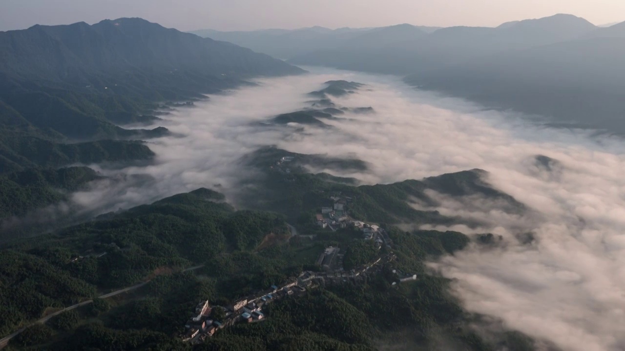 航拍重庆市綦江区黑山谷云海日出延时视频视频素材