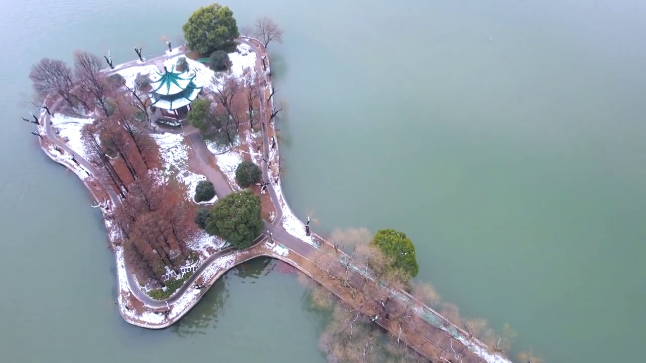 航拍武汉东湖雪景视频素材