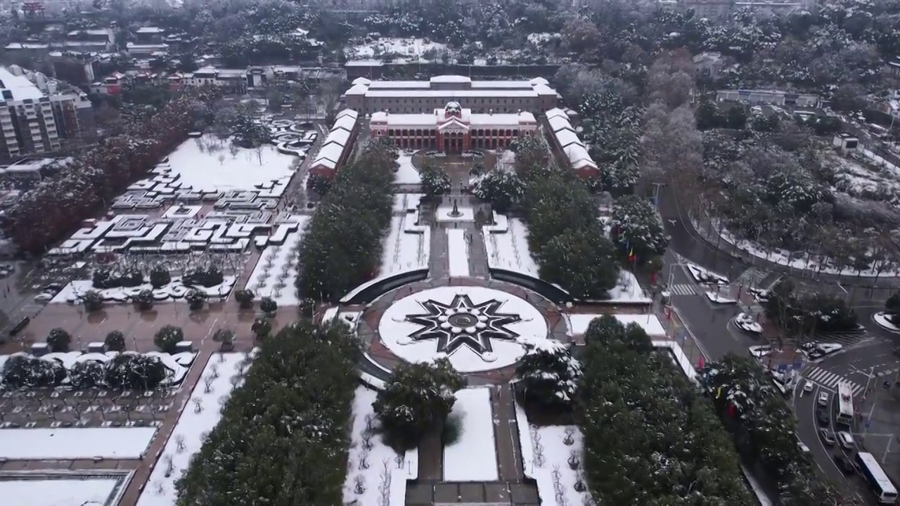 航拍武汉地标历史建筑鄂军都督府冬天雪景视频素材