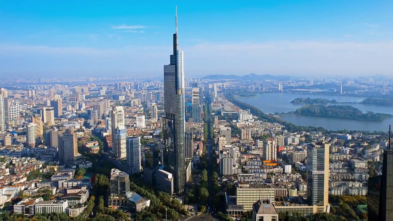 中国江苏南京紫峰大厦和城市天际线航拍风光视频素材