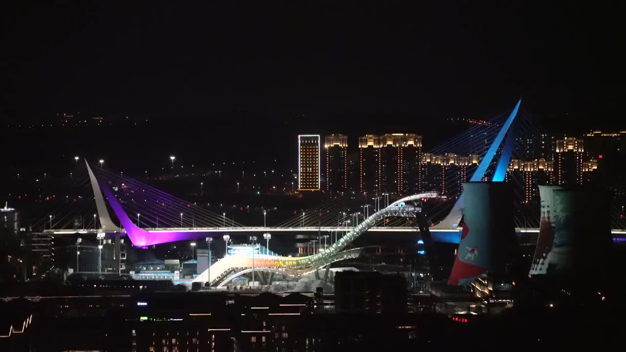 高角度拍摄北京首钢园滑雪大跳台夜景灯光秀视频素材