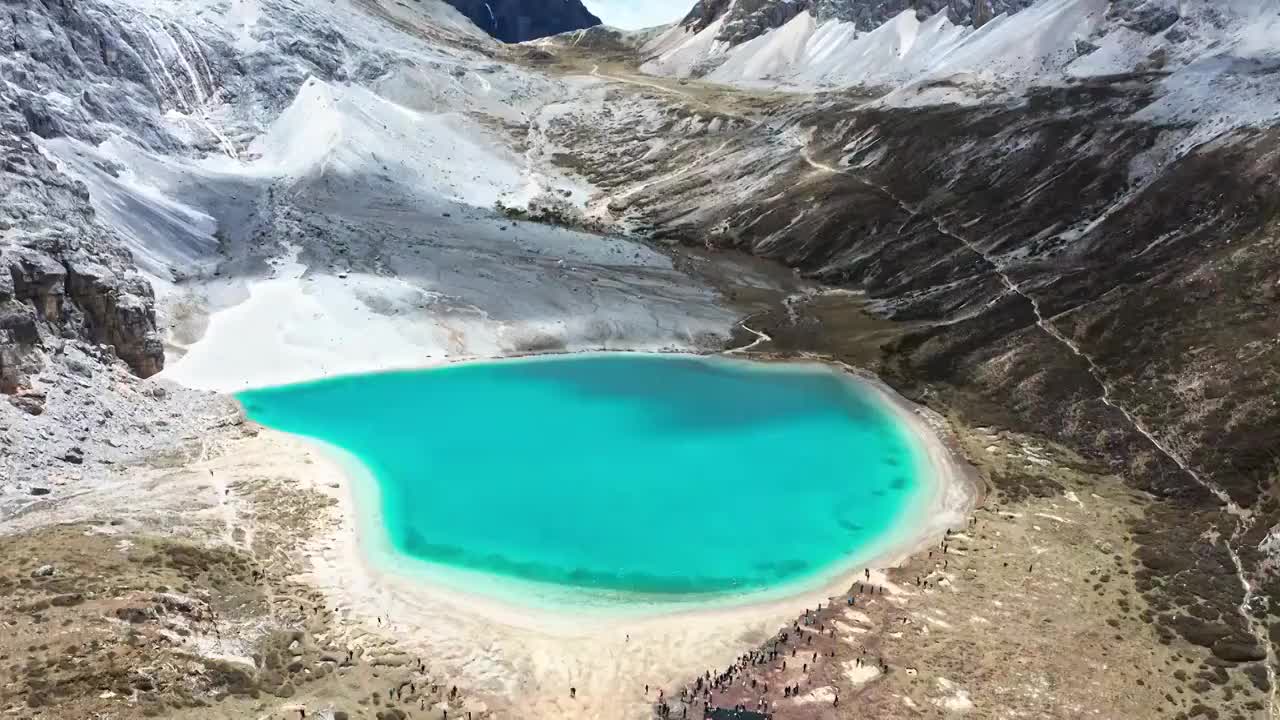 稻城亚丁牛奶海航拍视频下载