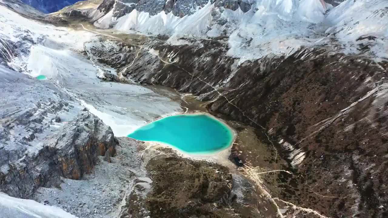 稻城亚丁牛奶海航拍视频素材