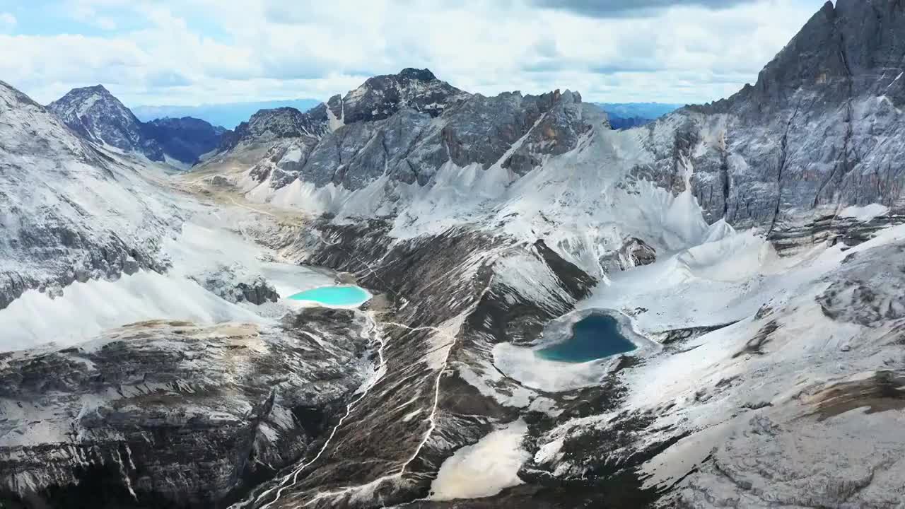 稻城亚丁牛奶海五色海航拍视频素材